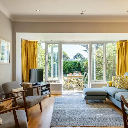 Lowenna Manor 4 *